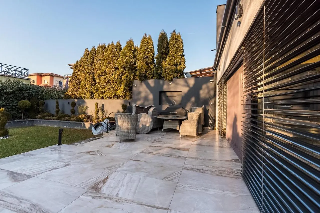 Villa Oasis Of Green Streamside Relaxation Budapest Ungern