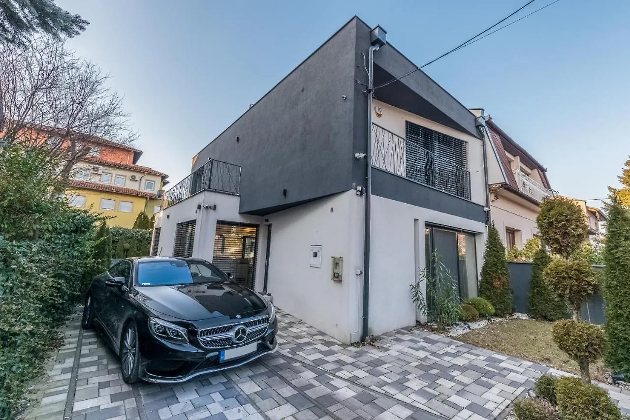 Villa Oasis Of Green Streamside Relaxation Budapest